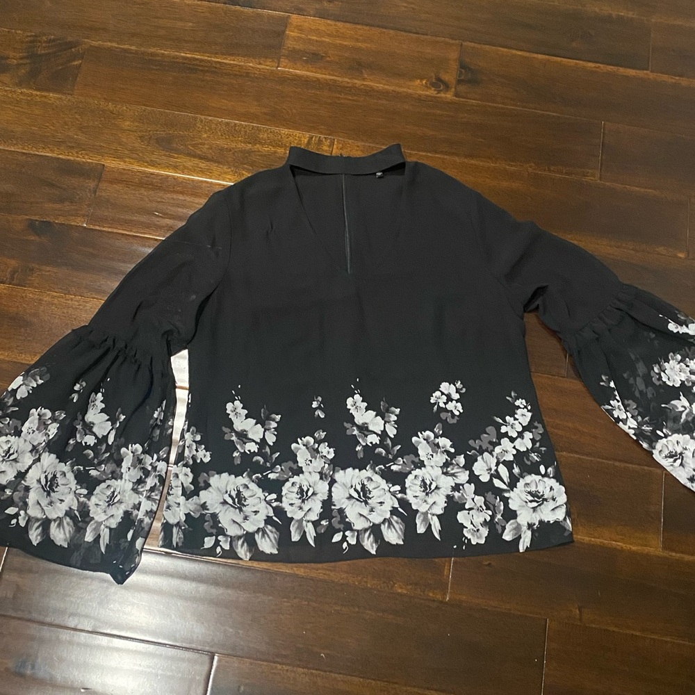 White House Black Market Black and White Floral Blouse - Picture 7 of 11